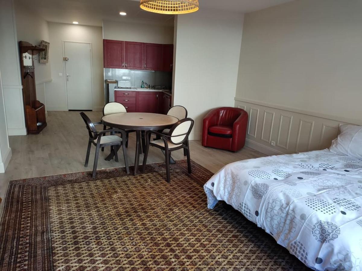 Tres Grand Studio Au Pied Du Plateau D'Angouleme. Luaran gambar